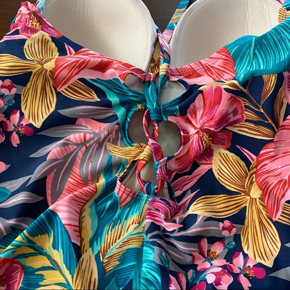 Over The Shoulder One Piece Swimsuit Tropical 18W - Picture 6 of 9